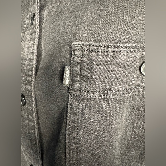 Levi’s women’s BLACK HARLIE BOYFRIEND denim  Button Down SHIRT sz M - Picture 8 of 11